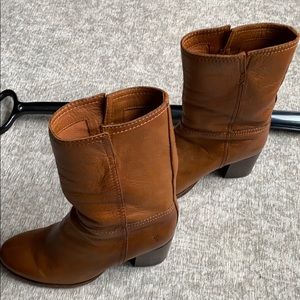 Amazing leather Frye boots